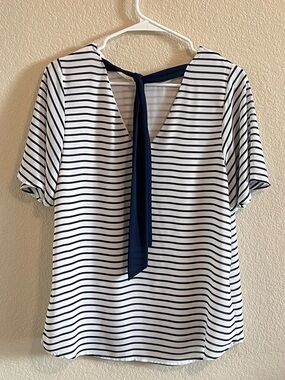 GREAT CONDITION H&M White and Navy Nautical Striped Short Sleeve Tee